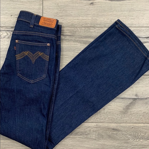 levis movin on jeans